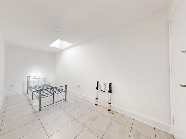 Room for rent in Cricklewood, Greater London