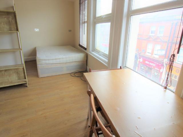 Studio for rent in Mapesbury, Greater London