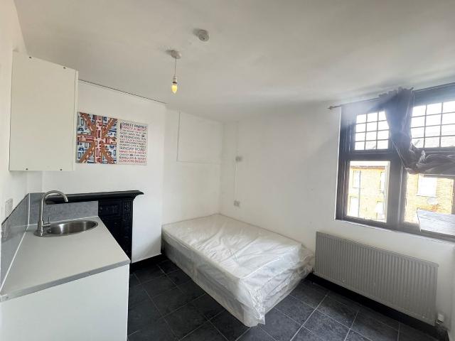 Studio for rent in Dudden Hill, Greater London