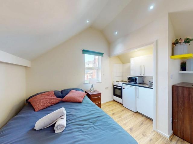 Studio for rent in Cricklewood, Greater London