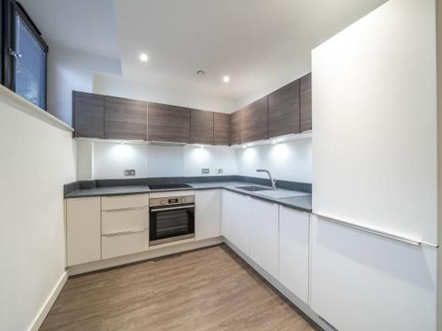 Apartment for rent in Whetstone, Oakleigh Park