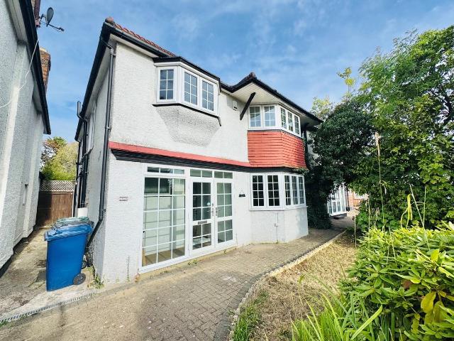 House for rent in Whetstone, Oakleigh Park