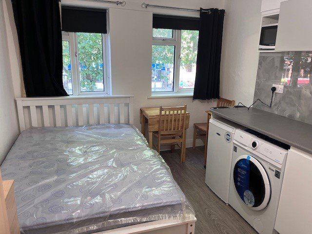 Studio for rent in Whetstone, Oakleigh Park