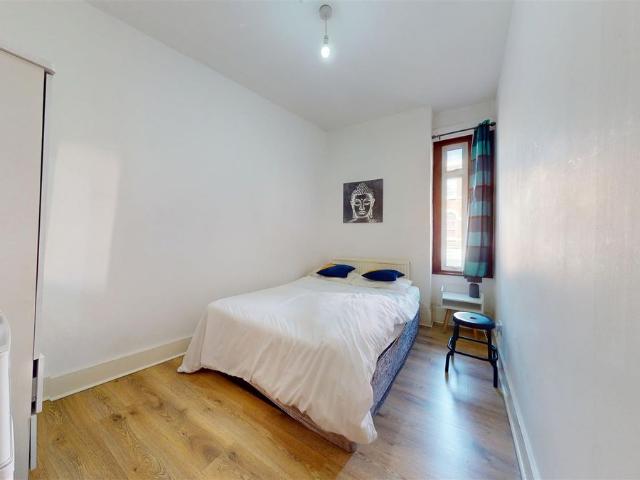 Room for rent in Mapesbury, Greater London