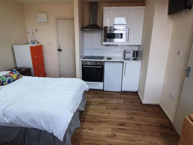 Studio for rent in Cricklewood, Greater London