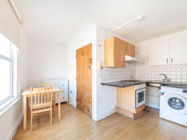 Studio for rent in Mapesbury, Greater London