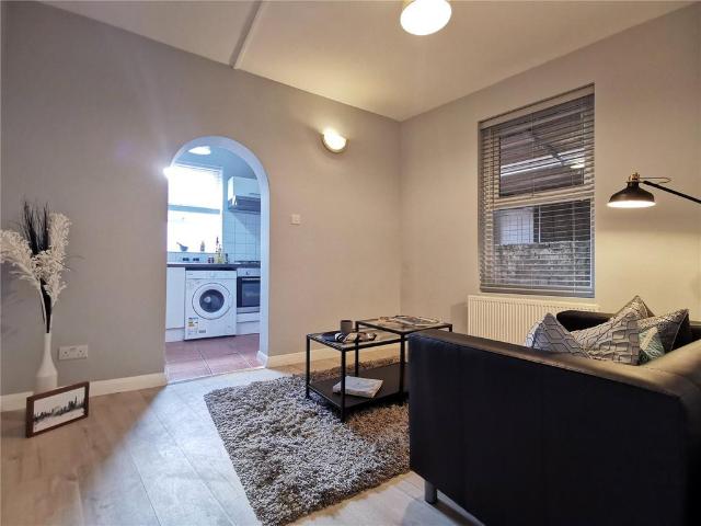 Apartment for rent in Mapesbury, Greater London