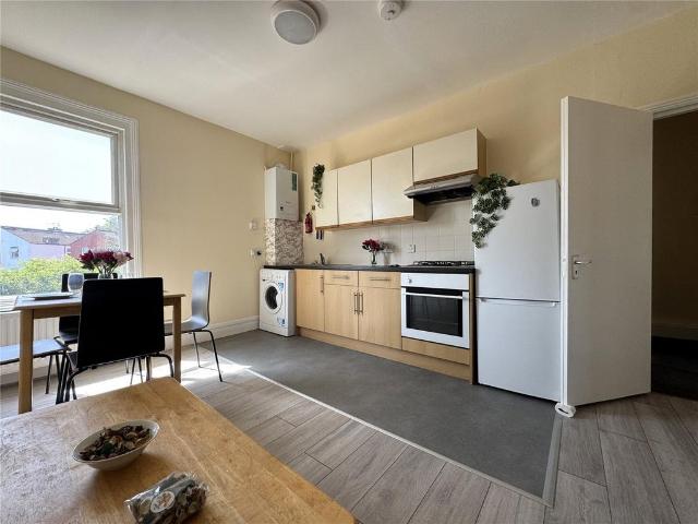 House for rent in Mapesbury, Greater London