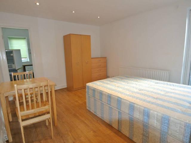 Studio for rent in Dudden Hill, Greater London