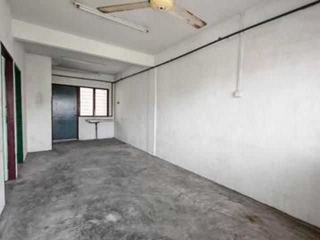 Flat for sale in Malaka