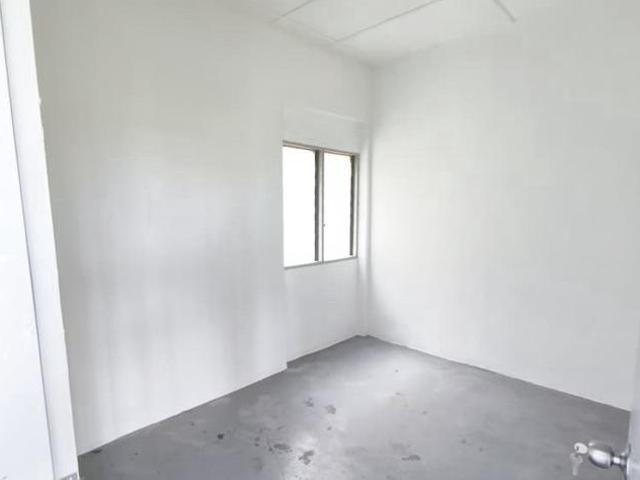 Flat for sale in Malaka