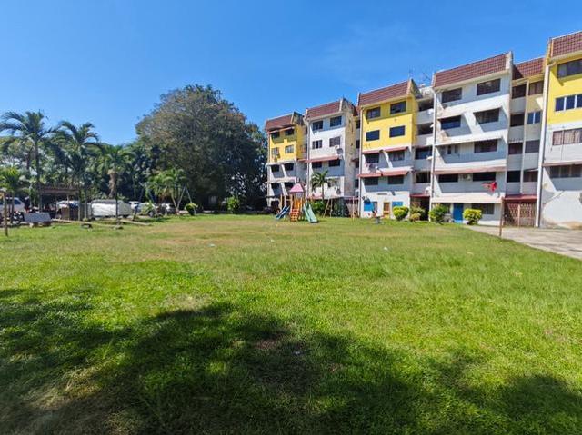 Flat for sale in Malaka