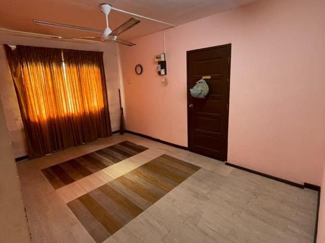 Flat for sale in Malaka