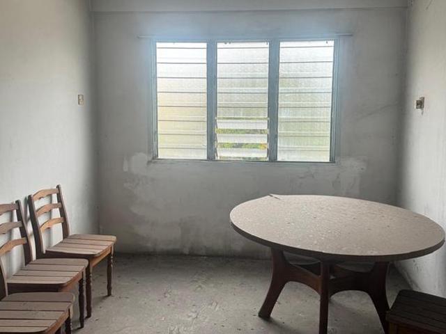 Flat for sale in Malaka
