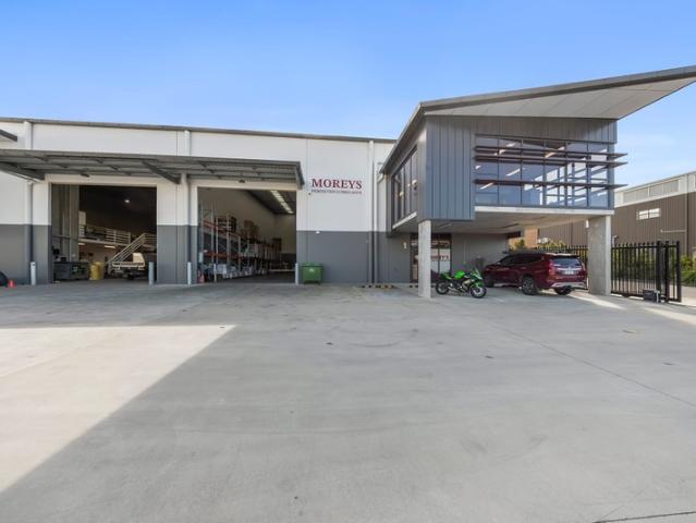 Warehouse for rent in Toombul, Queensland