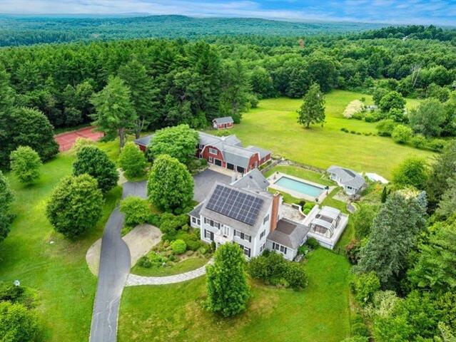 House for sale in Dunstable, Massachusetts