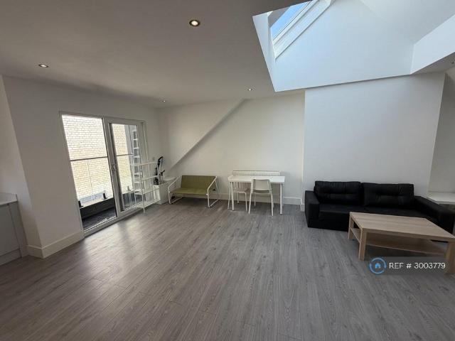 Apartment for rent in Woodcote, Epsom