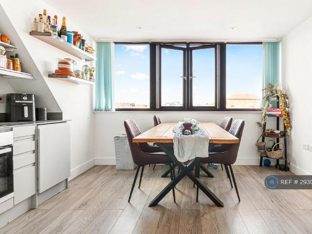 Apartment for rent in Pachesham Park, Surrey