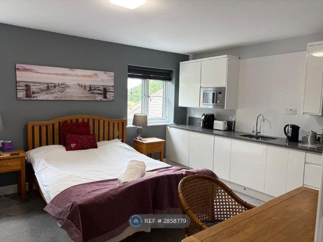 Studio for rent in Roade, Northamptonshire