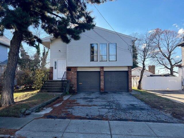 House for sale in Roslyn Heights
