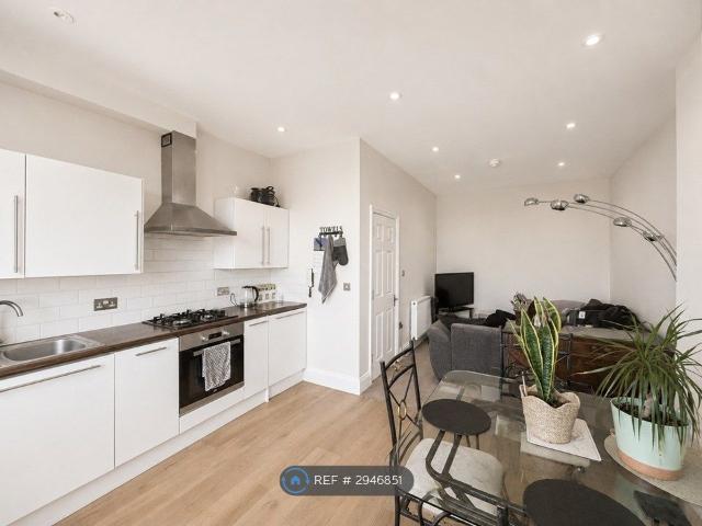 Apartment for rent in Regent Quay, Oad Street