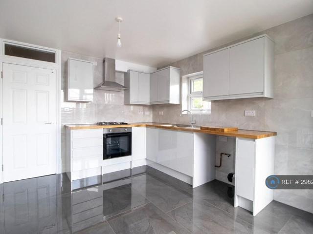 Apartment for rent in Plashet, Greater London