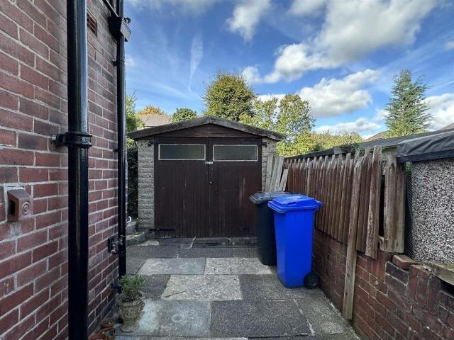 House for rent in Hangingwater, Sheffield