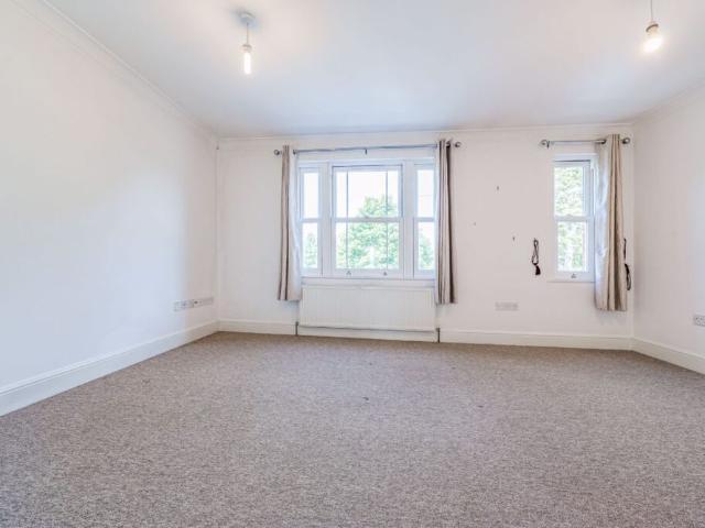 Apartment for rent in Fole, Surrey