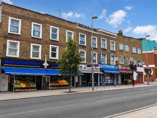 House for rent in London Borough of Ealing, Greater London