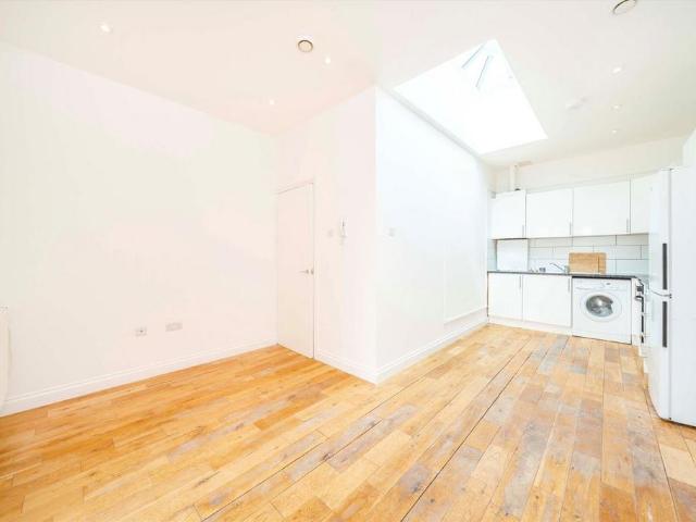 Apartment for rent in London Borough of Ealing, Greater London