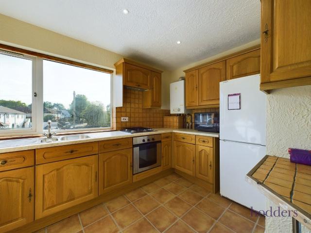 Apartment for rent in Row Town, Surrey