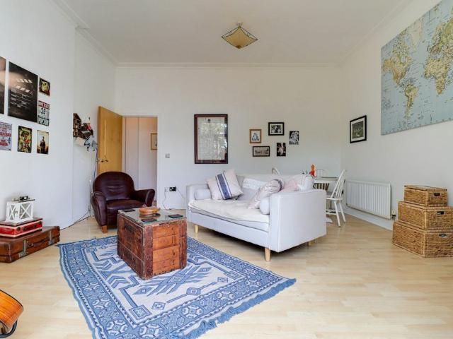 Apartment for rent in Ashlyns Estate, Pouchen End