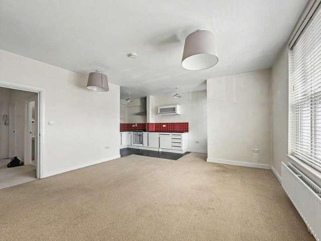 Apartment for rent in Ashlyns Estate, Pouchen End