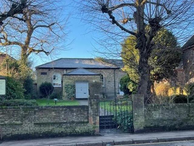 House for rent in Pouchen End, Hertfordshire