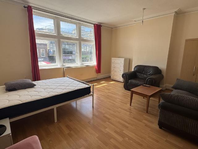 Apartment for rent in Widmore, Greater London