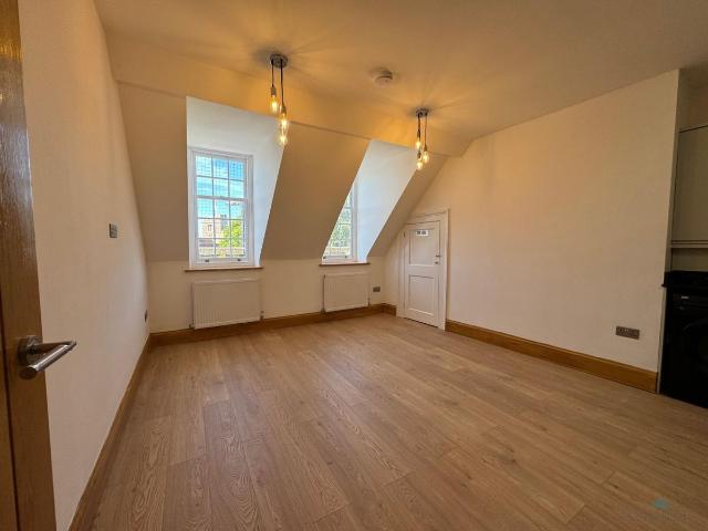 Apartment for rent in Merry Hill, Hertsmere