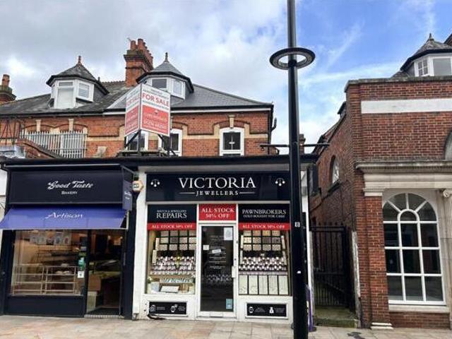 House for sale in Heol-las, Surrey