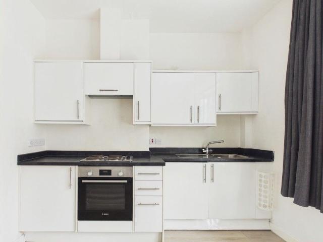 Apartment for rent in Heol-las, Surrey