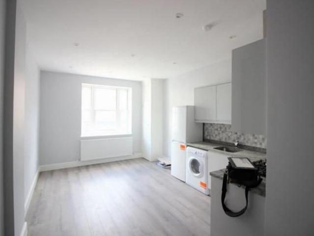 Apartment for rent in Heol-las, Surrey