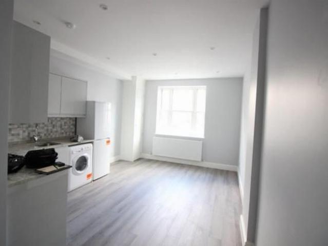 Apartment for rent in Heol-las, Surrey