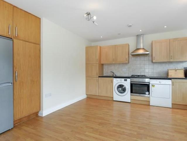 Apartment for rent in Heol-las, Surrey