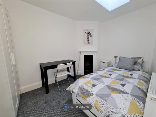 Room for rent in Golden Valley, Gloucestershire