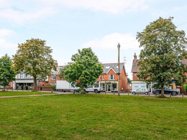 Apartment for rent in Fole, Surrey