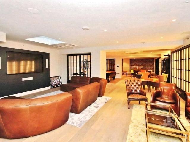 Apartment for rent in London Borough of Croydon, Waddon