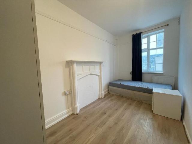 Room for rent in London Borough of Croydon, Waddon