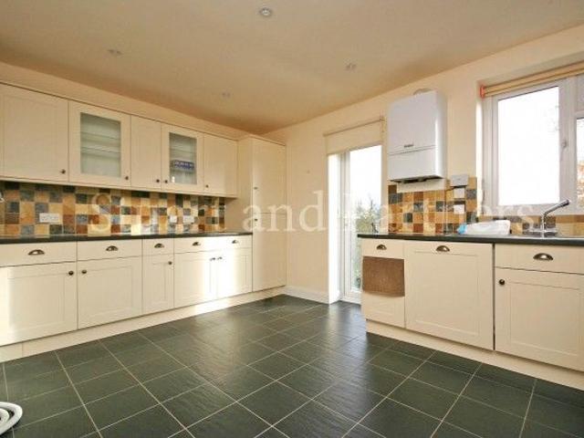 Apartment for rent in Perryfields, West Sussex