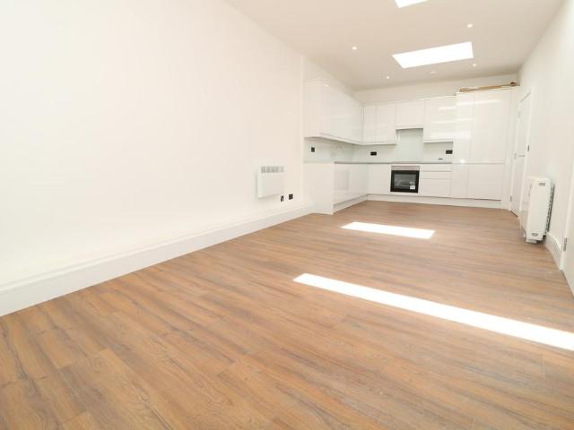 Apartment for rent in Rose Hill, Pachesham Park