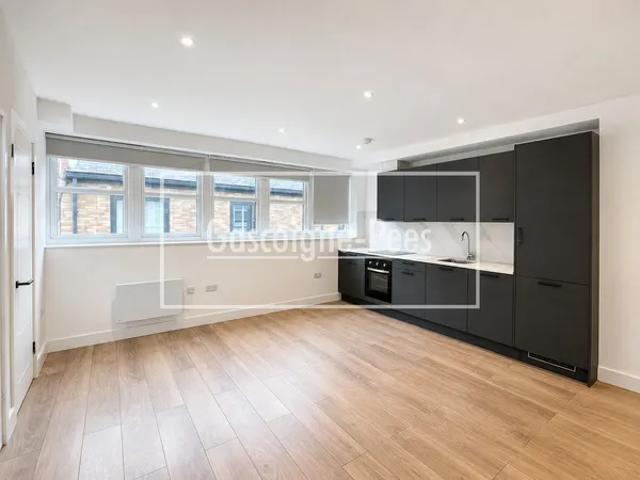 Studio for rent in Pachesham Park, Surrey