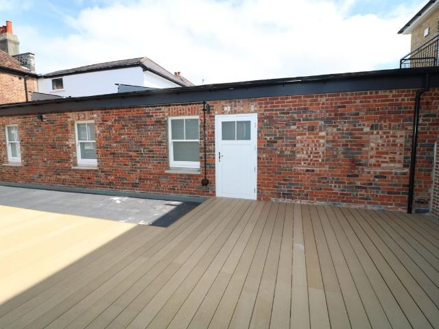 Apartment for rent in Rose Hill, Pachesham Park