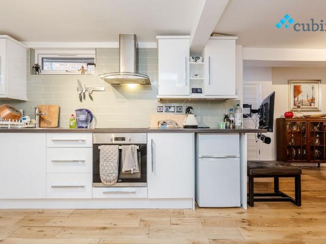 Apartment for rent in Pachesham Park, Surrey